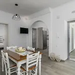 Loulou House Ajía Kiriakí-part